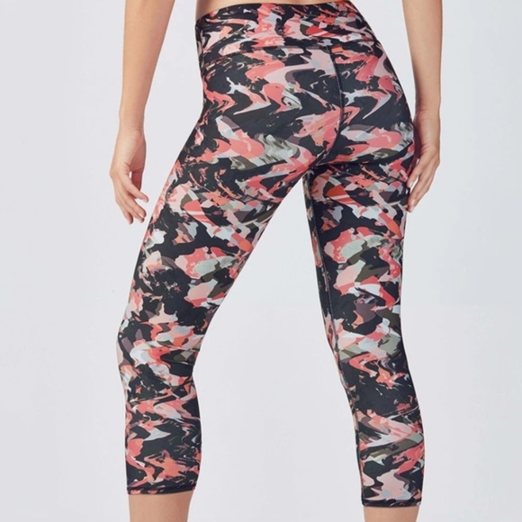 **SOLD** FABLETICS Capris in Terracotta Camo - Picture 2 of 6